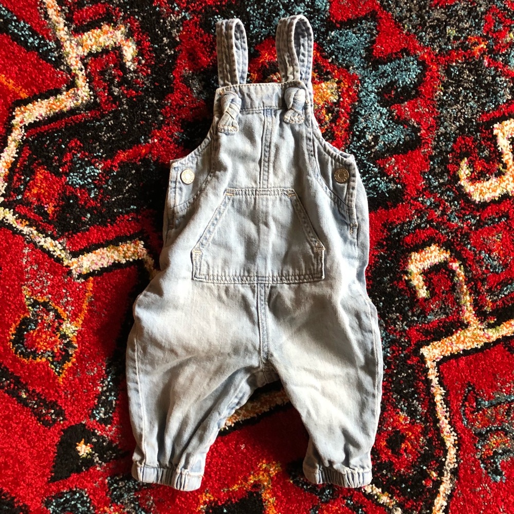 😻😻 Baby gap overalls 0-3 months